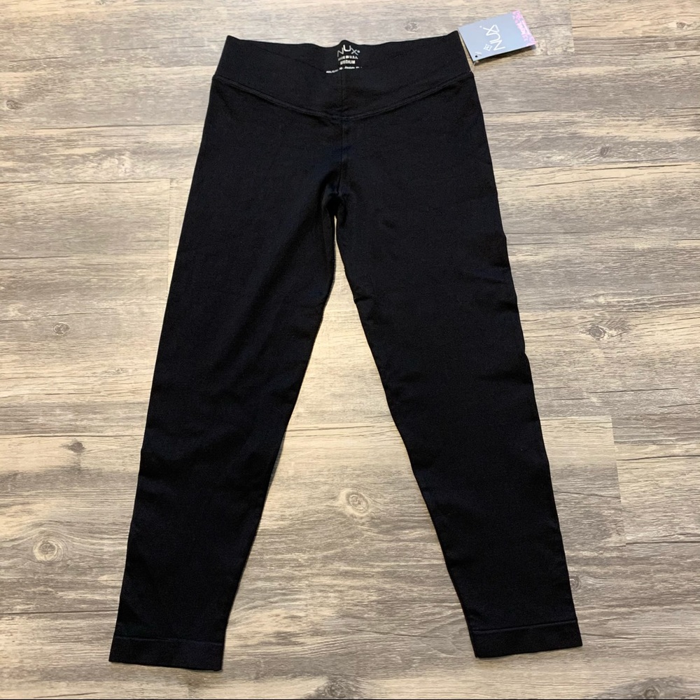 NEW with tags black capri athletic leggings by Nux